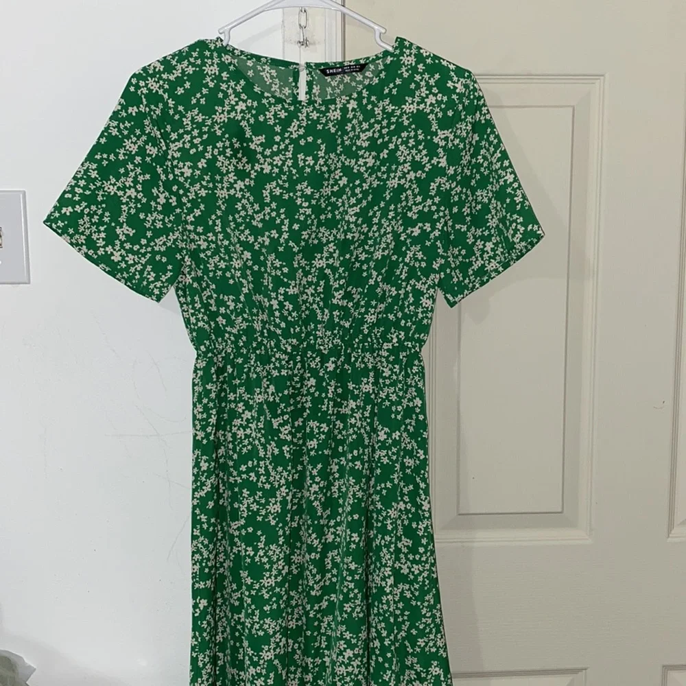 NWOT Shein Green Floral Dress - Picture 5 of 10